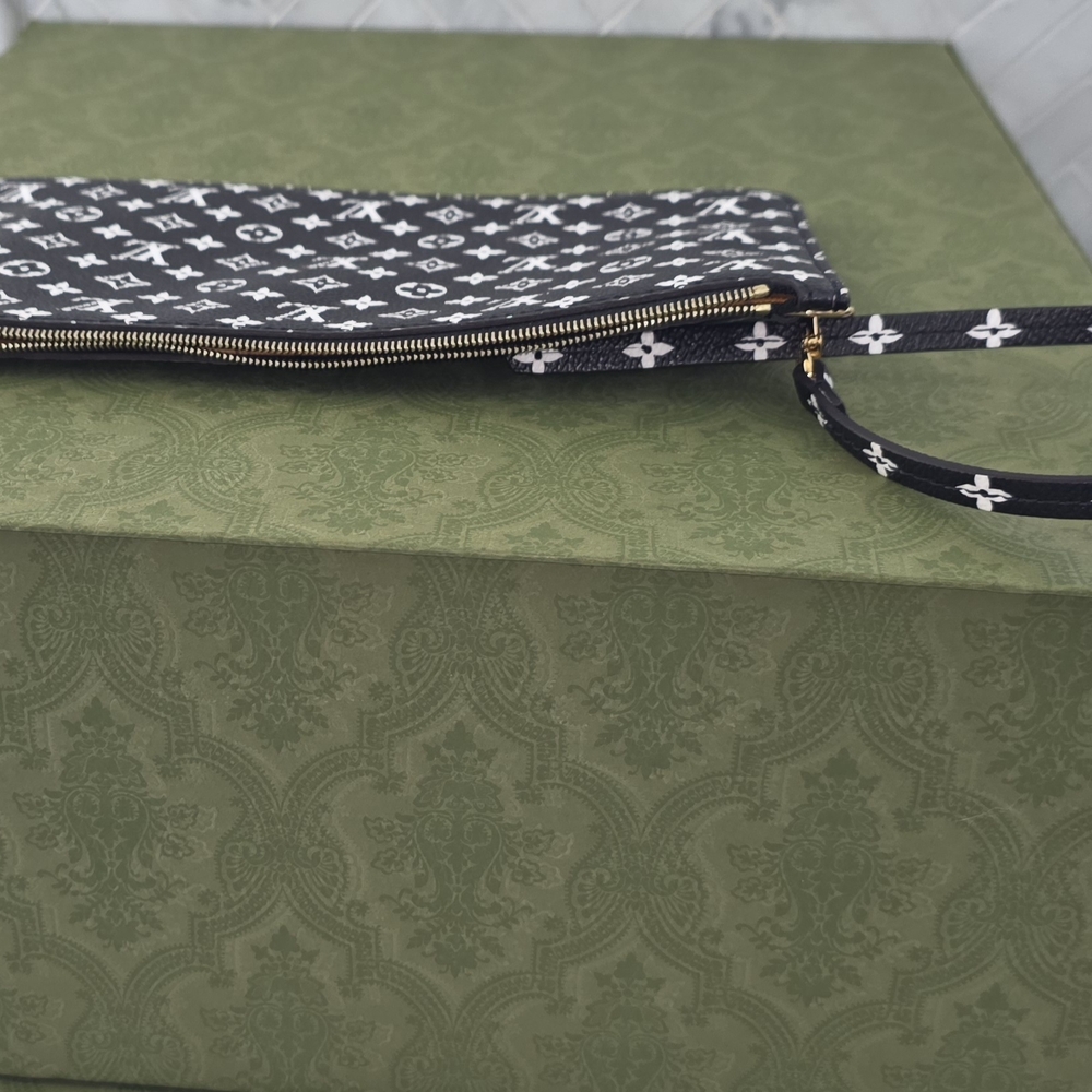 Louis Vuitton Neverfull Black & White Monogram Pouch - Picture 10 of 16